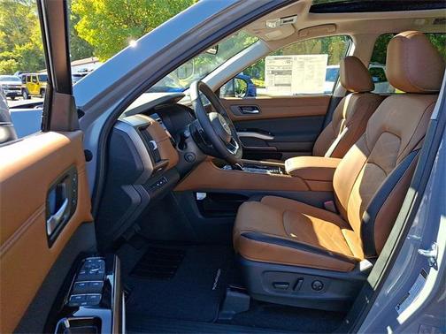 2025 Nissan Pathfinder Platinum 4WD