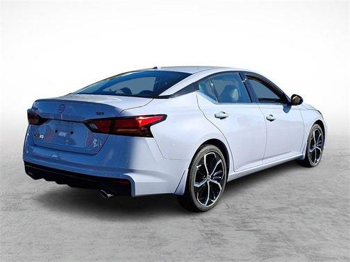 2025 Nissan Altima SR FWD