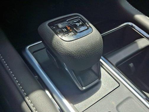 Everest White Pearl Tricoat 2026 Nissan Pathfinder SV