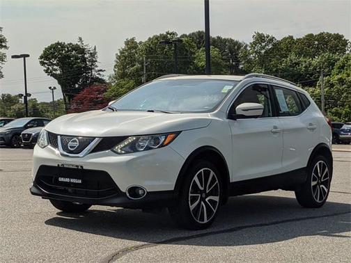 Pearl White 2018 Nissan Rogue Sport SL