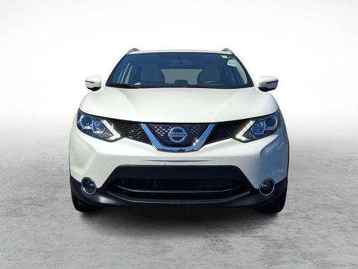 Pearl White 2018 Nissan Rogue Sport SL