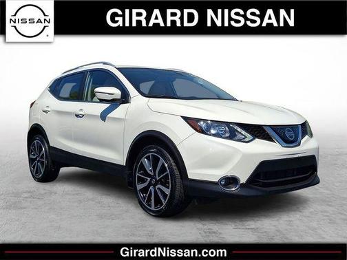Pearl White 2018 Nissan Rogue Sport SL
