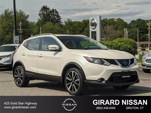 Pearl White 2018 Nissan Rogue Sport SL