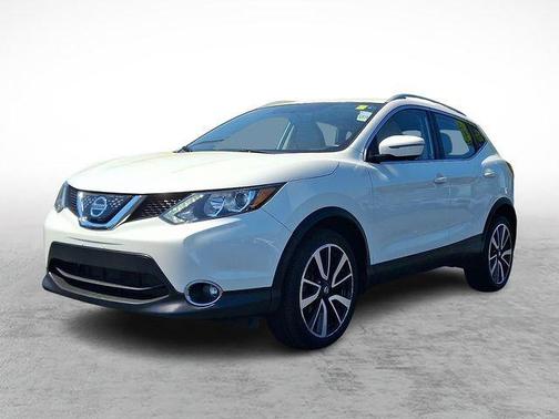 Pearl White 2018 Nissan Rogue Sport SL