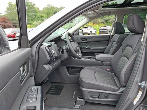 2025 Nissan Pathfinder SV 4WD