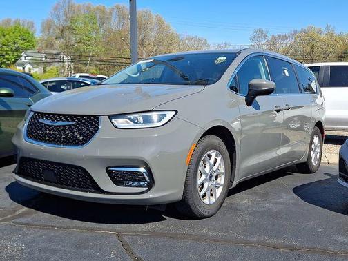 Ceramic Gray Clearcoat 2023 Chrysler Pacifica Touring L