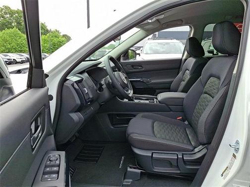 2025 Nissan Pathfinder S 4WD