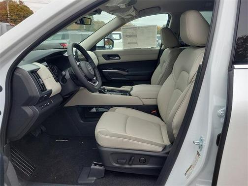 2025 Nissan Pathfinder SL 4WD