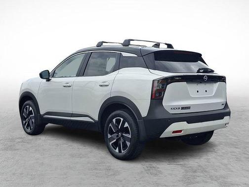 Aspen White Tricoat/Super Black 2026 Nissan Kicks SV