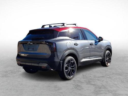 Gun Metallic/Scarlet Ember Tintcoat 2027 Nissan Kicks SR