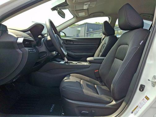 Pearl White Tricoat 2026 Nissan Altima SV AWD