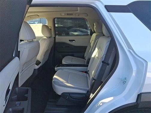 2025 Nissan Pathfinder SL 4WD