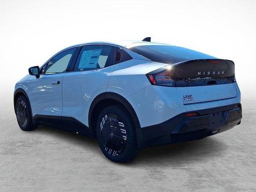 Everest White Pearl Tricoat 2026 Nissan Leaf S+