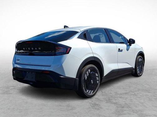 Everest White Pearl Tricoat 2026 Nissan Leaf S+