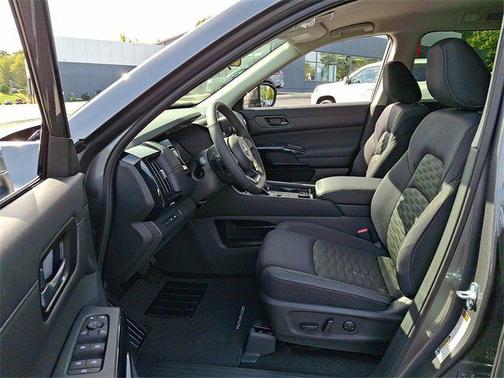 2025 Nissan Pathfinder SV 4WD