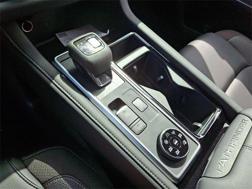 2025 Nissan Pathfinder SL 4WD