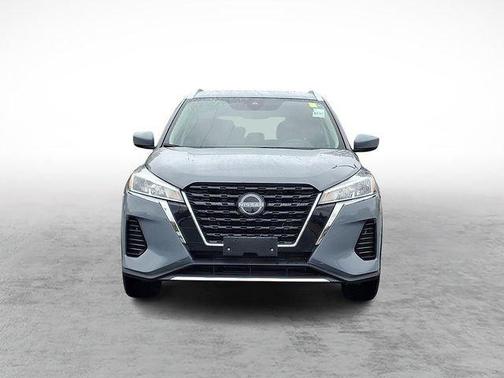 Boulder Gray Pearl 2023 Nissan Kicks SV