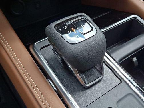 Boulder Gray Pearl/Super Black 2026 Nissan Pathfinder Platinum