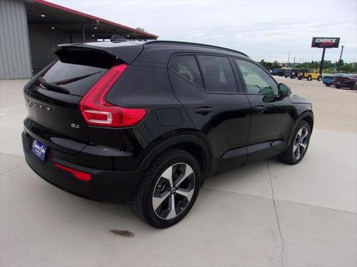 2023 Volvo XC40 B4 Ultimate Dark Theme