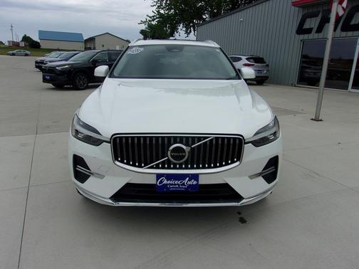 2023 Volvo XC60 B5 Plus Bright Theme