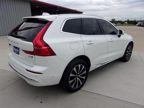 2023 Volvo XC60 B5 Plus Bright Theme
