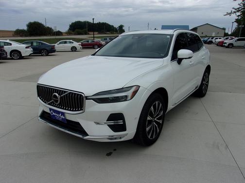 2023 Volvo XC60 B5 Plus Bright Theme