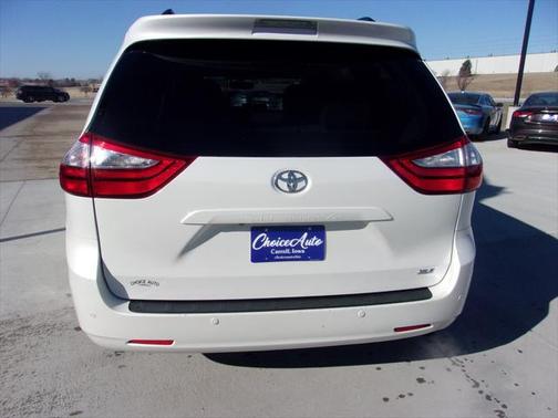 2017 Toyota Sienna XLE