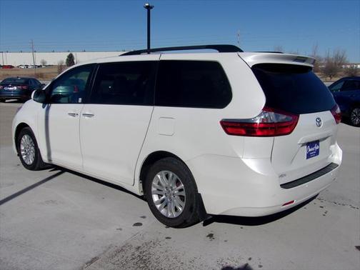 2017 Toyota Sienna XLE