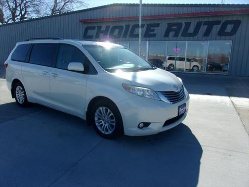 2017 Toyota Sienna XLE