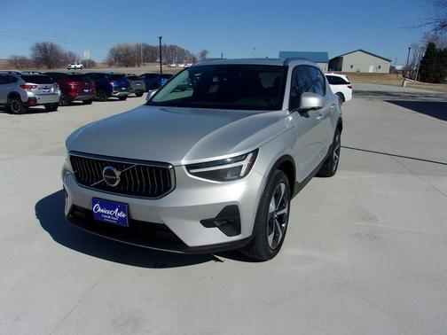 2024 Volvo XC40 B5 Plus Bright Theme