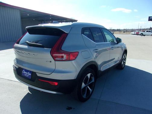 2024 Volvo XC40 B5 Plus Bright Theme