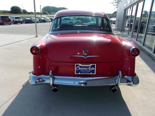 1954 Ford Crestline 