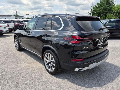 Black Sapphire Metallic 2026 BMW X5 xDrive40i