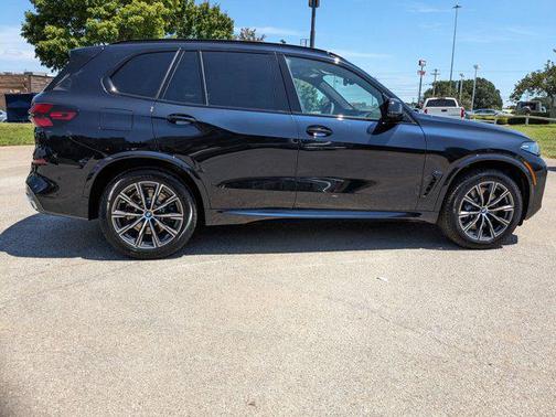 2025 BMW X5 M60i