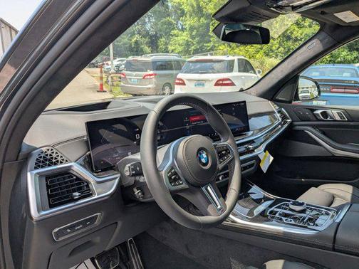 2026 BMW X7 M60i
