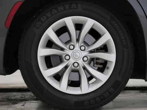 Granite Crystal Metallic Clearcoat 2023 Chrysler 300 Touring