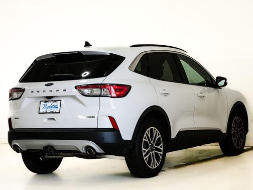 Oxford White 2020 Ford Escape SEL