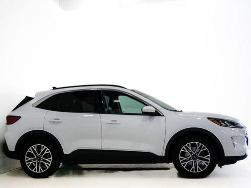 Oxford White 2020 Ford Escape SEL