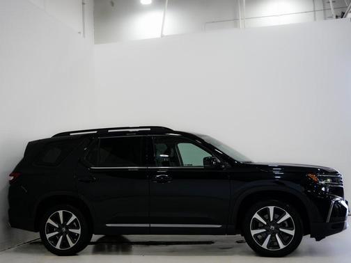 2023 Honda Pilot Touring 8-Passenger