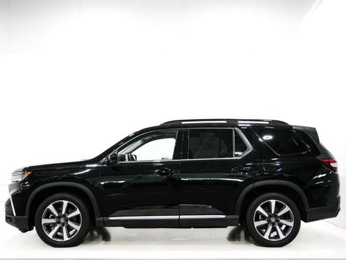 Crystal Black Pearl 2025 Honda Pilot Elite