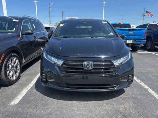Crystal Black Pearl 2023 Honda Odyssey Sport