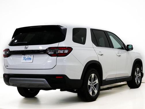 White 2023 Honda Pilot EX-L