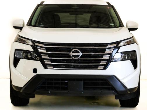 Everest White Pearl 2024 Nissan Rogue SV