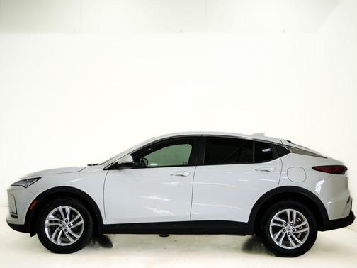 Summit White 2025 Buick Envista Preferred