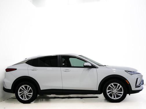 Summit White 2025 Buick Envista Preferred