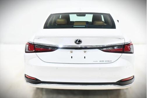 2022 Lexus ES 250 Base