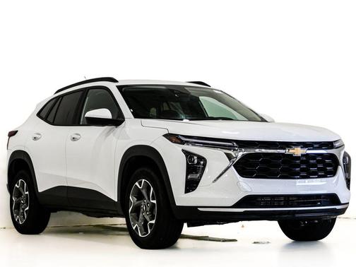Summit White 2025 Chevrolet Trax LT
