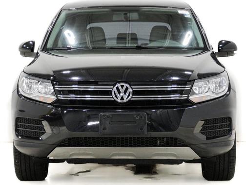 Pearl Metallic 2017 Volkswagen Tiguan Limited 2.0T