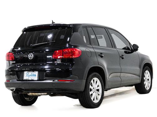 Pearl Metallic 2017 Volkswagen Tiguan Limited 2.0T