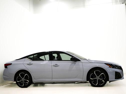 Gray Sky Pearl 2024 Nissan Altima 2.5 SR